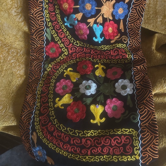 Fabulous Embroidered Pillow Cover, Bright Multicolor & Black Velvet. 15.5 x 25.5 - Picture 7 of 9